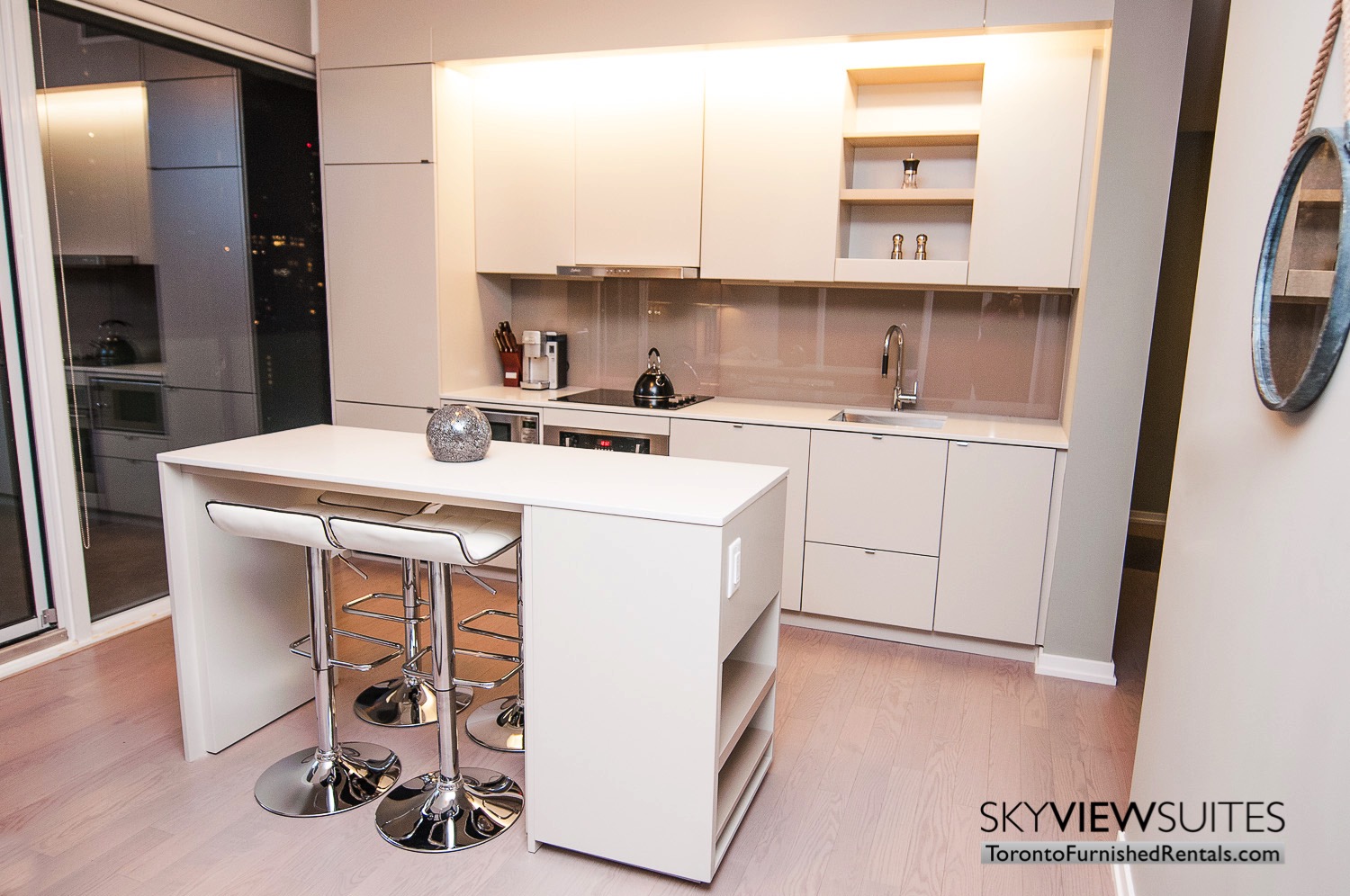 short-term-rentals-toronto-kitchen-financial-district