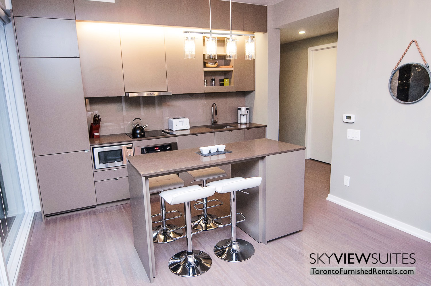 short-term-rentals-toronto-kitchen-financial-district