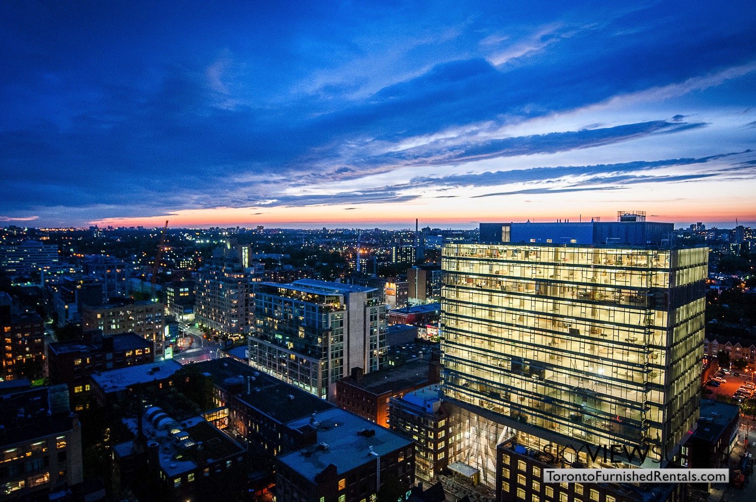 short-term-rentals-toronto-views-financial-district