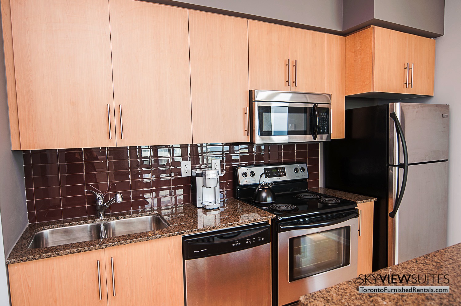 short-term-rentals-toronto-kitchen-maple-leaf-square