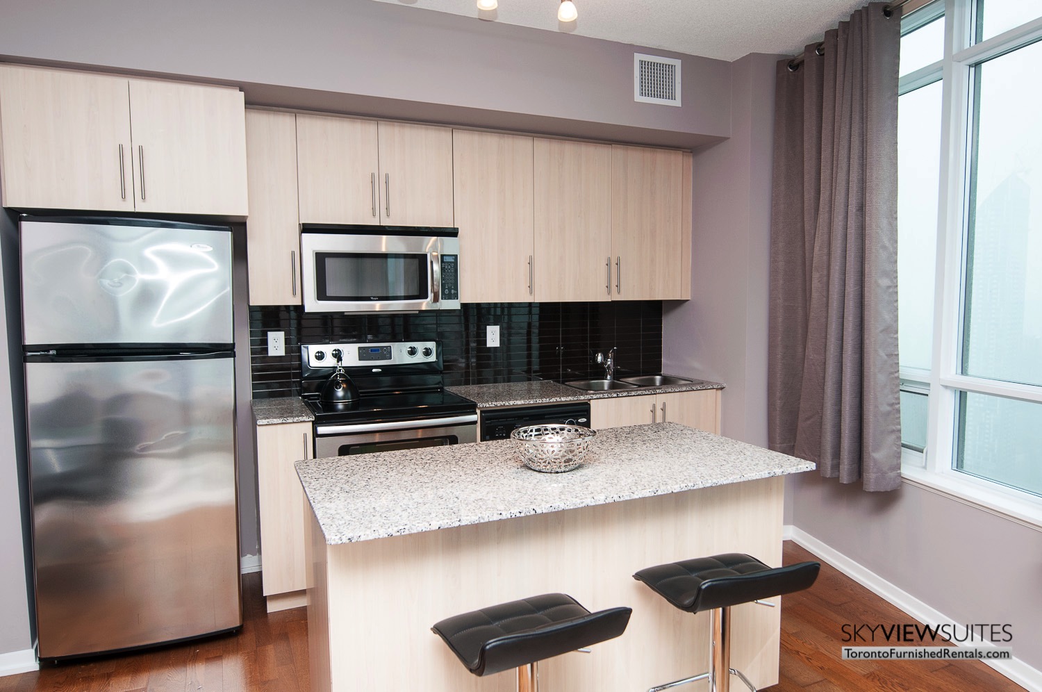 short-term-rentals-toronto-kitchen-maple-leaf-square