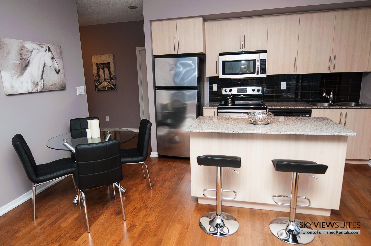 short-term-rentals-toronto-kitchen-maple-leaf-square