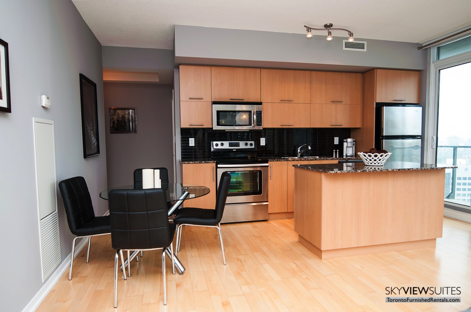 short-term-rentals-toronto-kitchen-maple-leaf-square