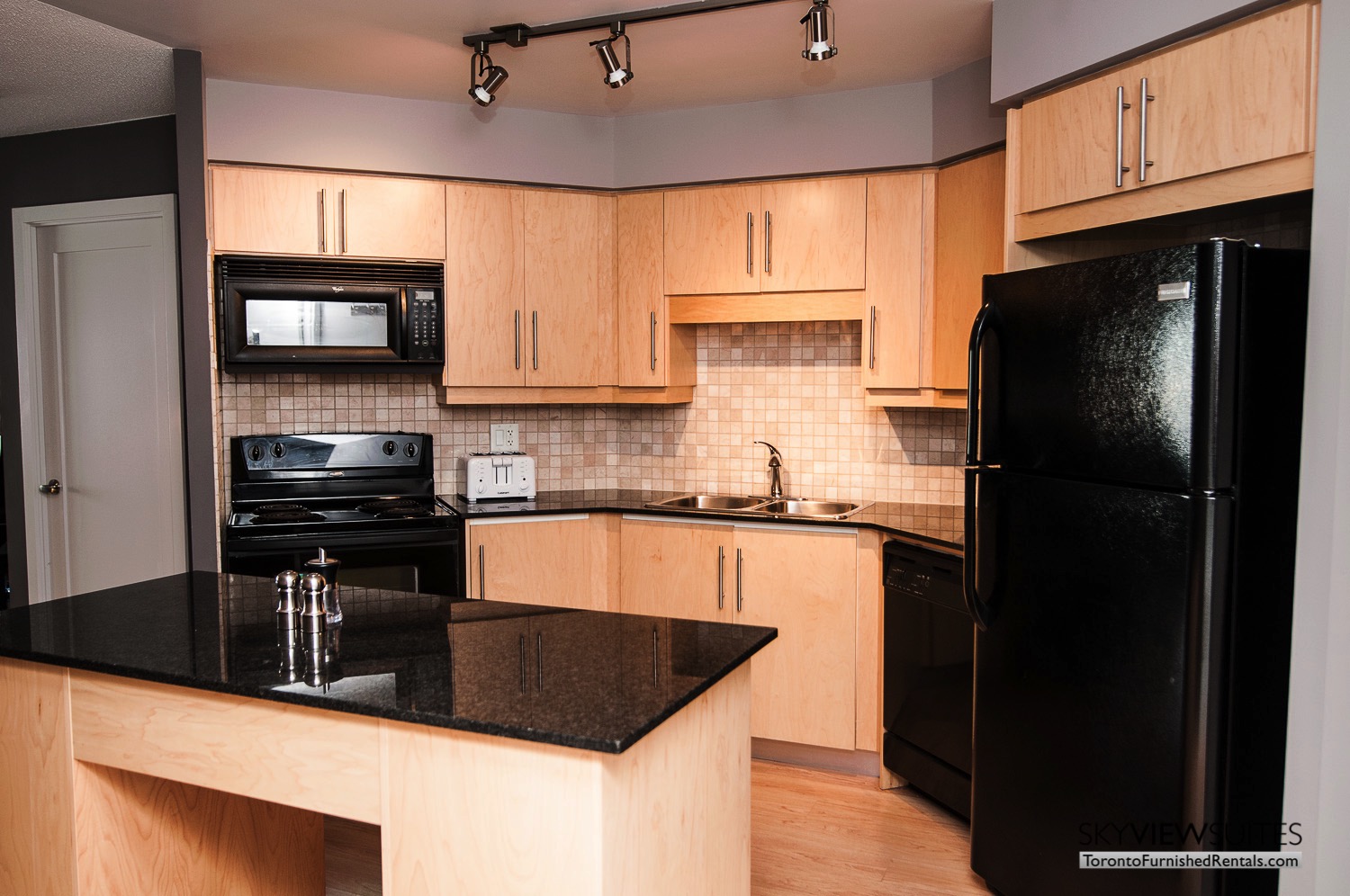 short-term-rentals-toronto-kitchen-entertainment-district