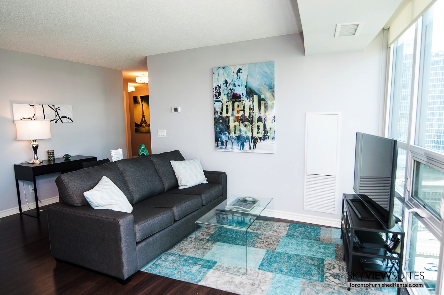 short-term-rentals-toronto-living-living-room-entertainment-district