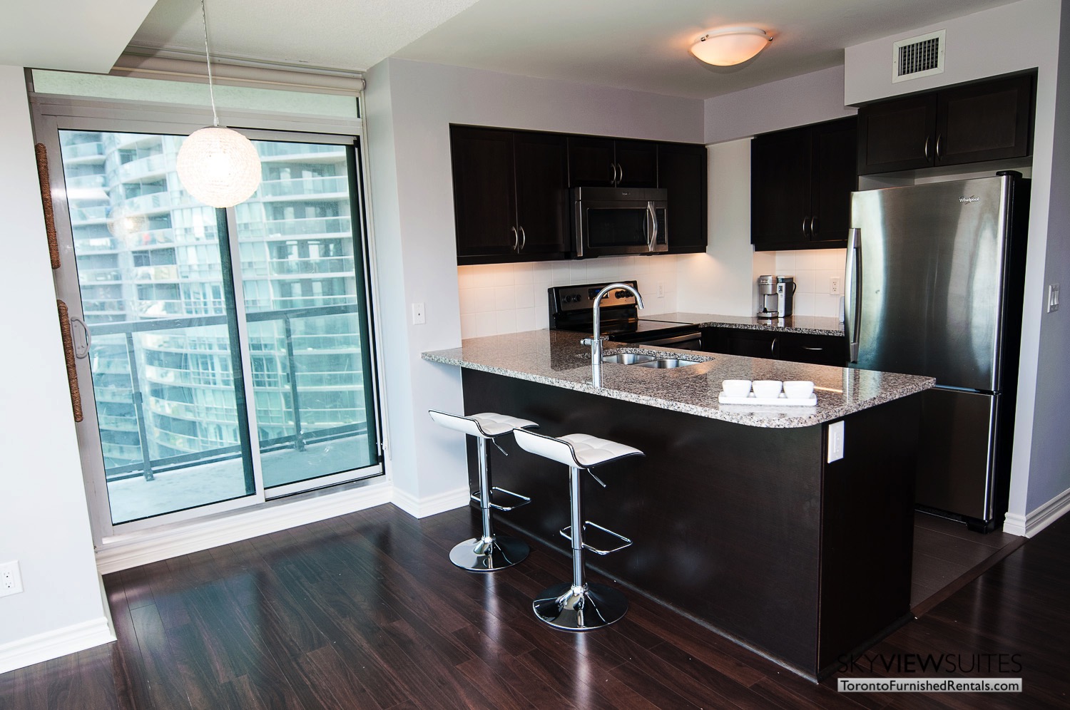 short-term-rentals-toronto-living-kitchen-entertainment-district