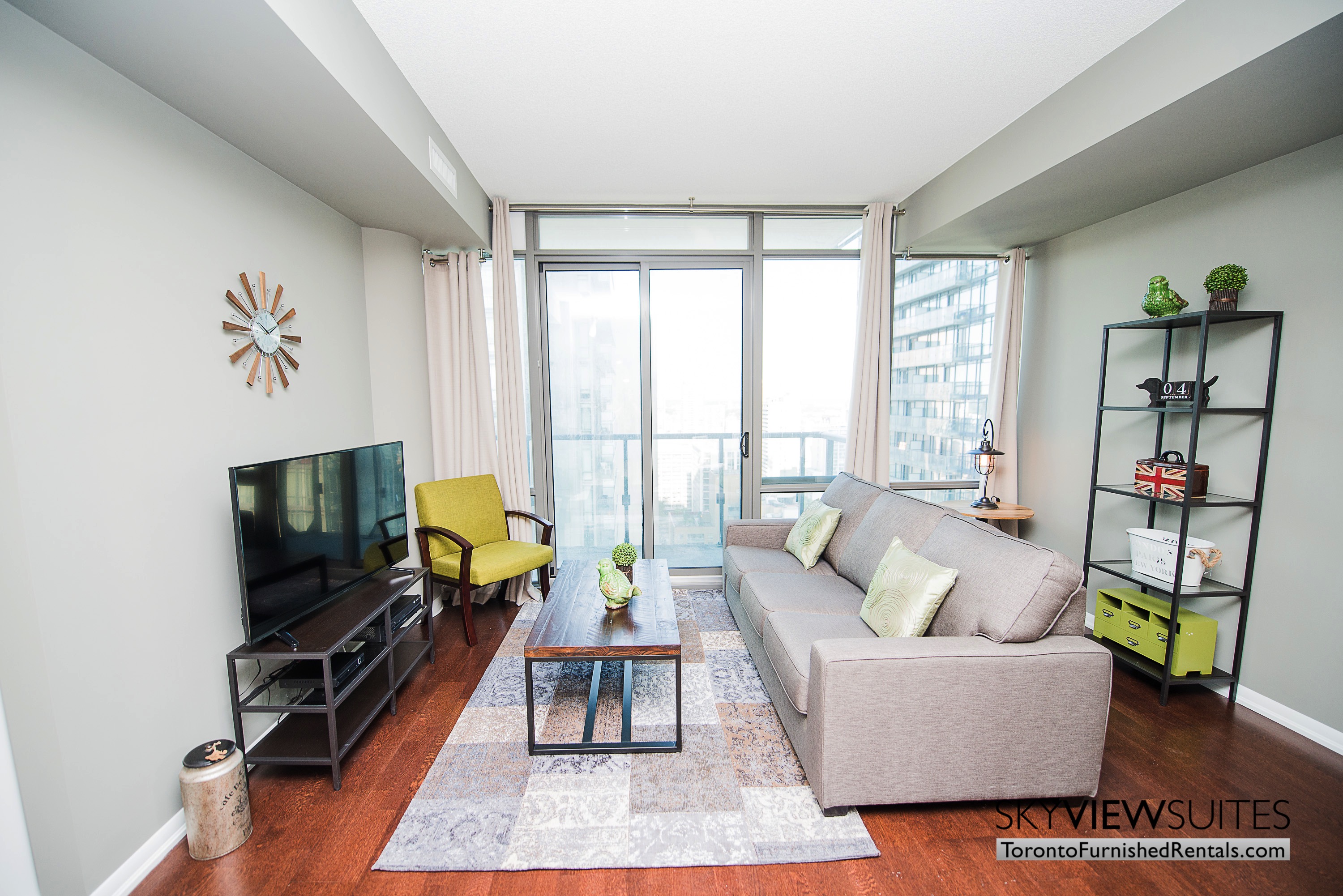 furnished-apartments-toronto-living-room-bay-and-college