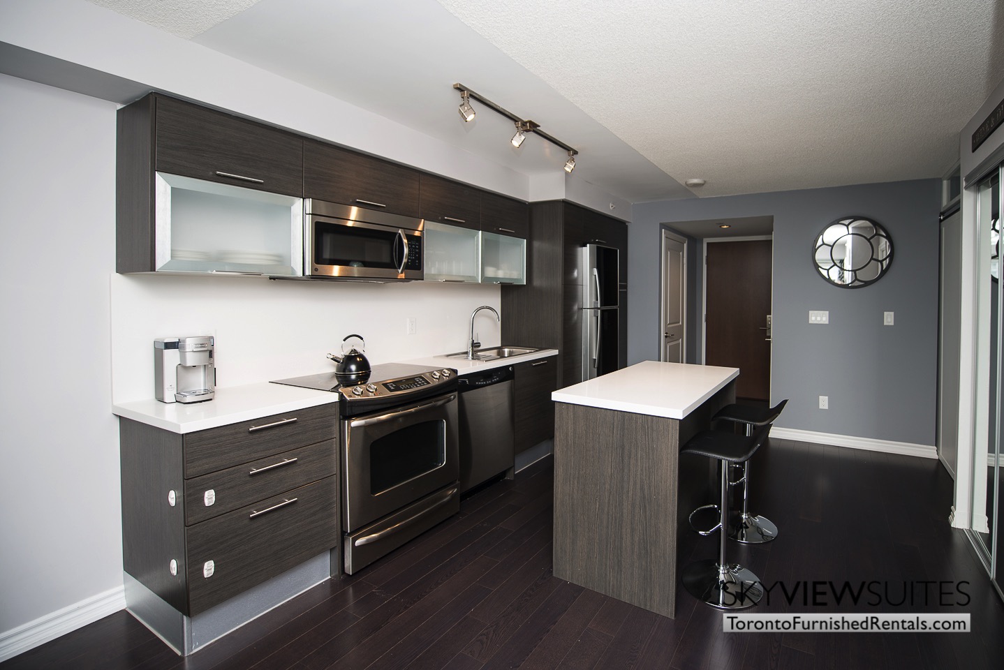 furnished-rentals-toronto-kitchen-college