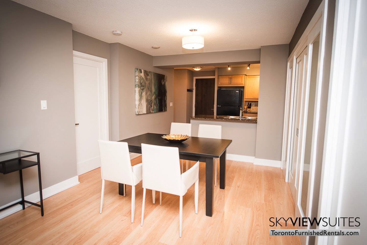 short-term-rentals-toronto-kitchen-entertainment-district