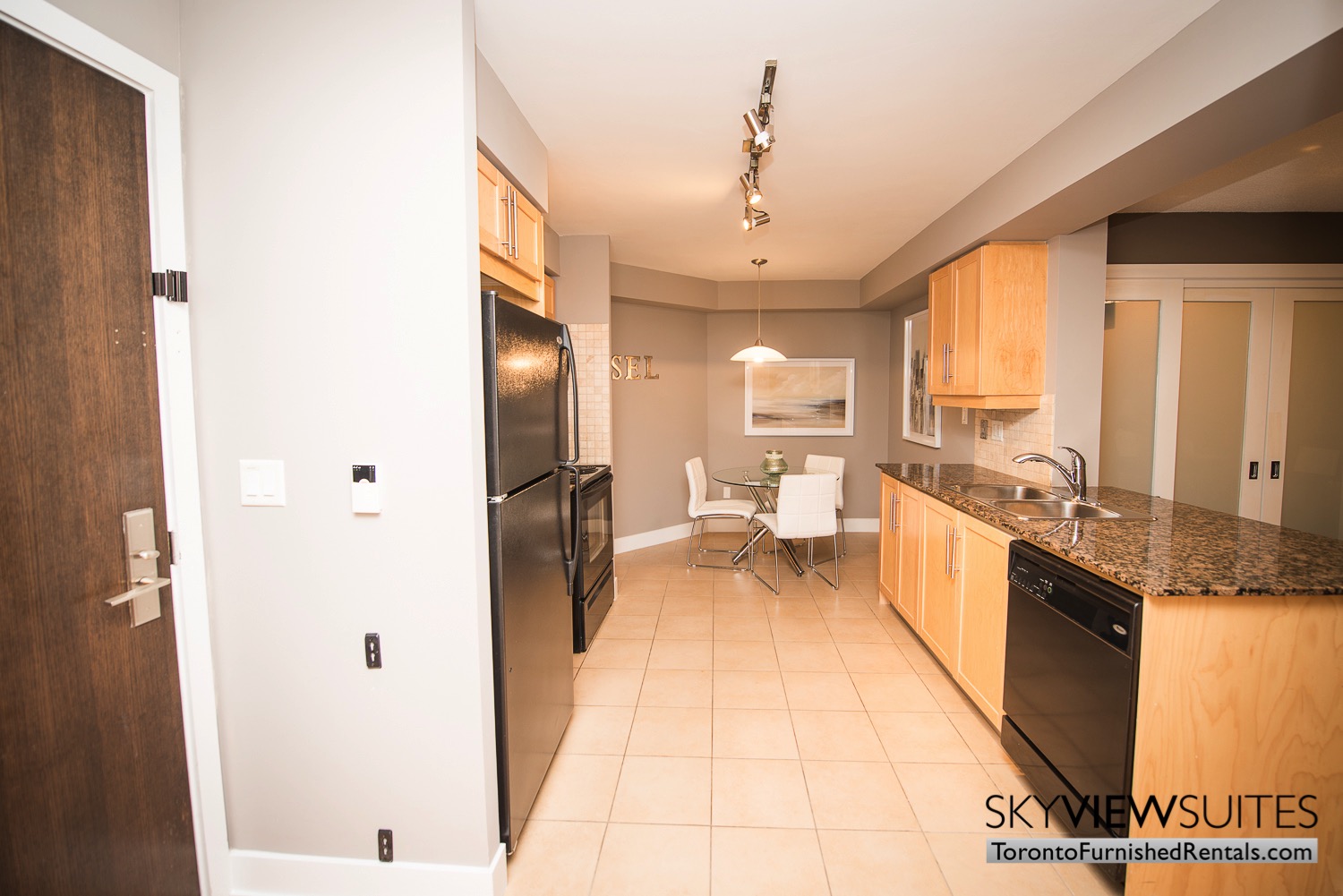 short-term-rentals-toronto-kitchen-entertainment-district