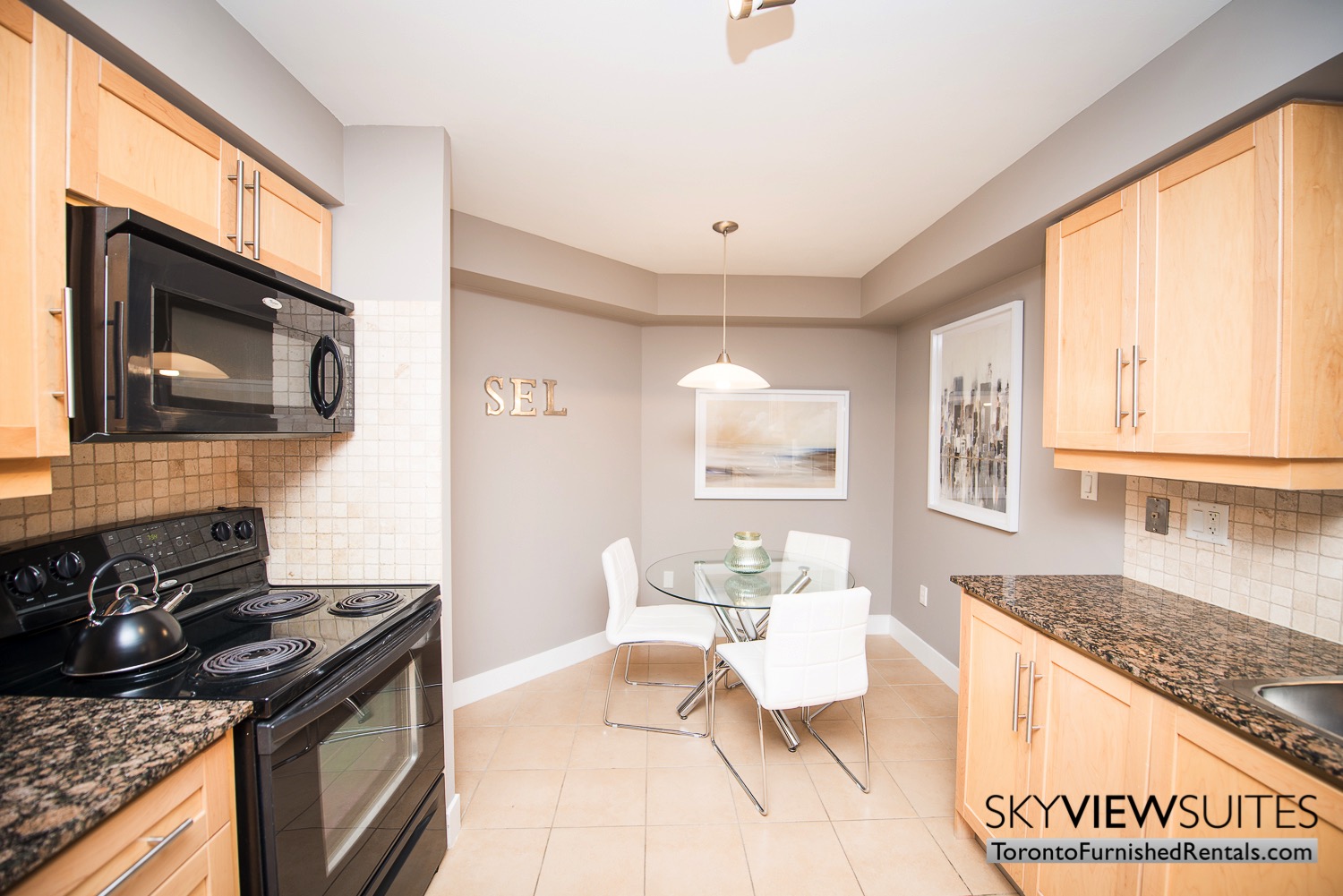 short-term-rentals-toronto-kitchen-entertainment-district