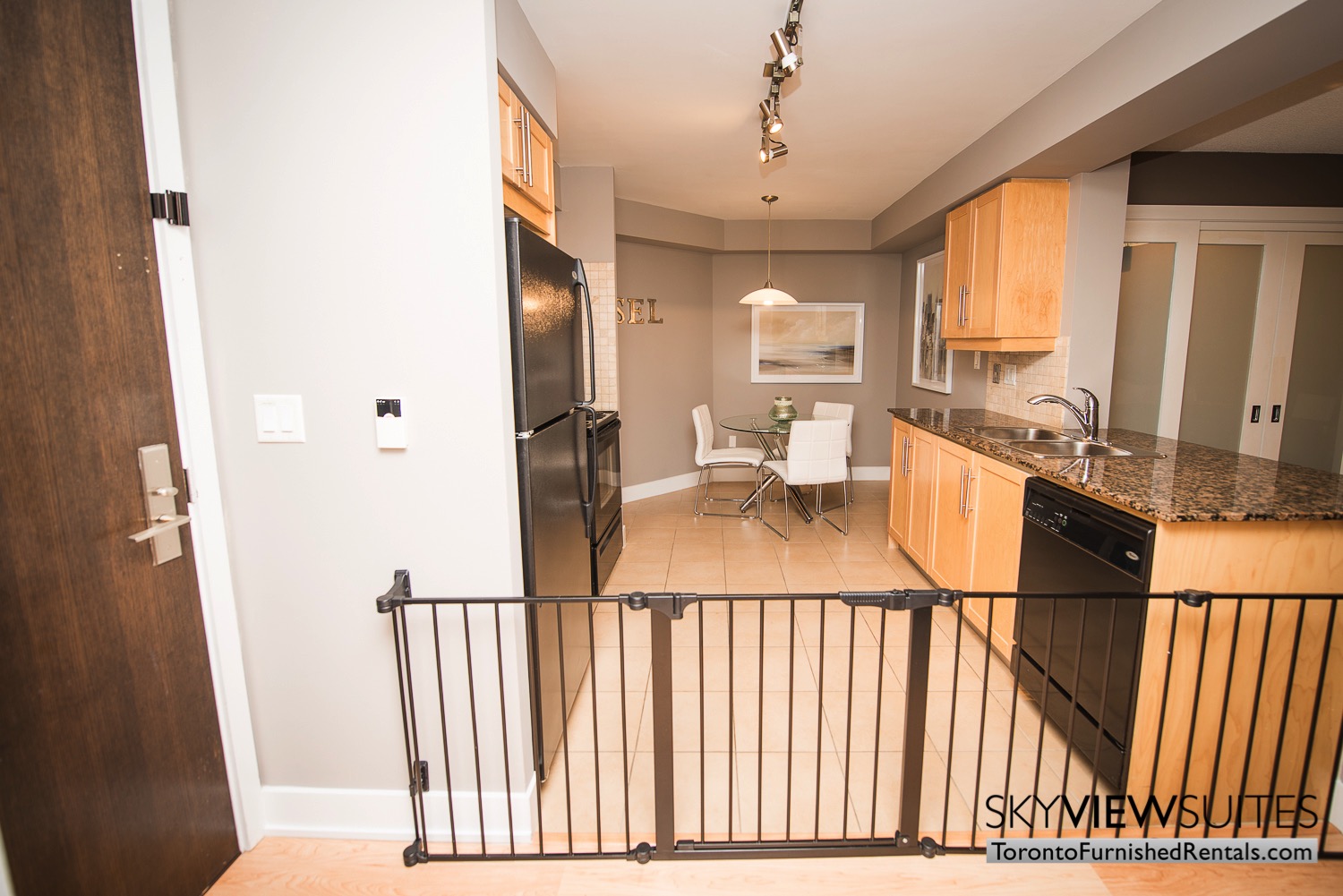 short-term-rentals-toronto-kitchen-entertainment-district