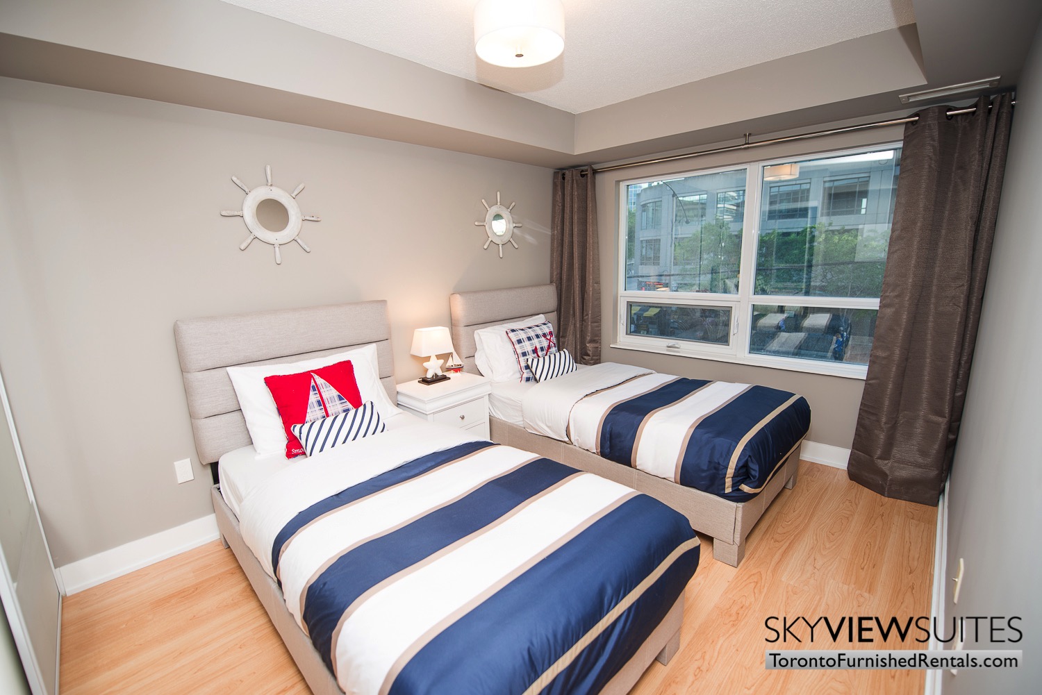 short-term-rentals-toronto-bedroom-entertainment-district