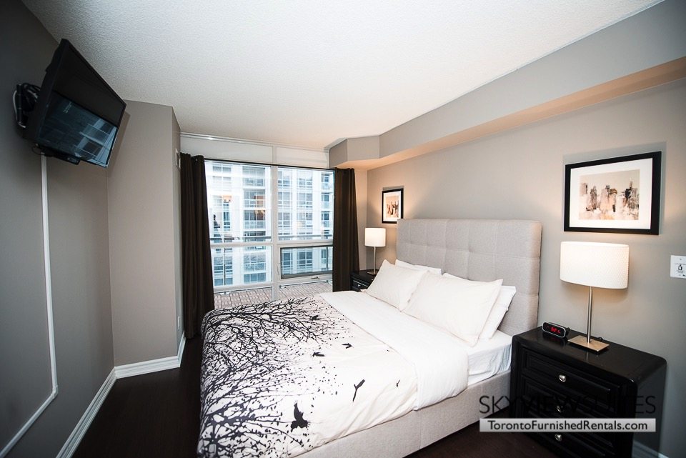 furnished-apartments-toronto-bedroom-bay-and-college