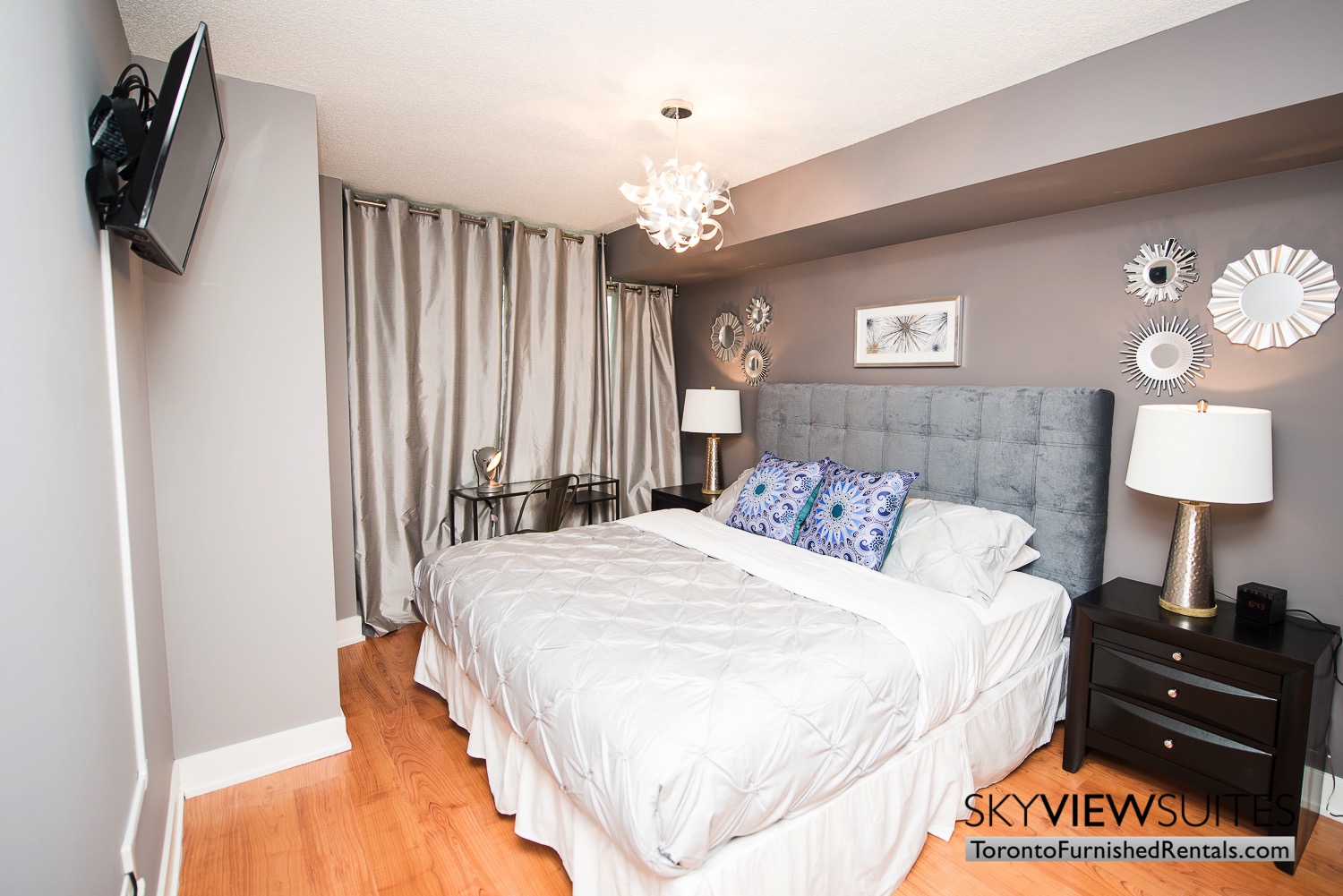 short-term-rentals-toronto-bedroom-entertainment-district