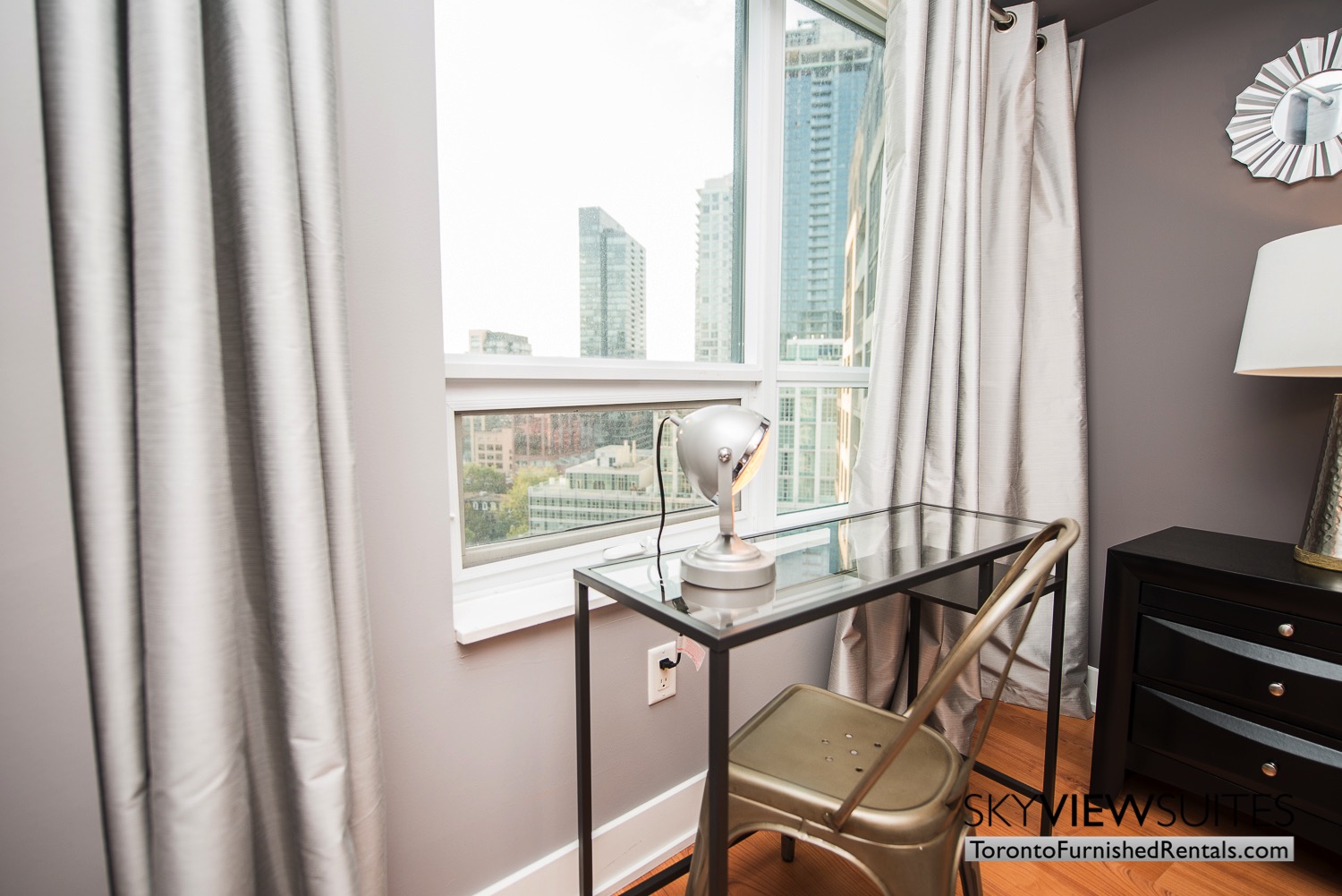 hort-term-rentals-toronto-bedroom-entertainment-district