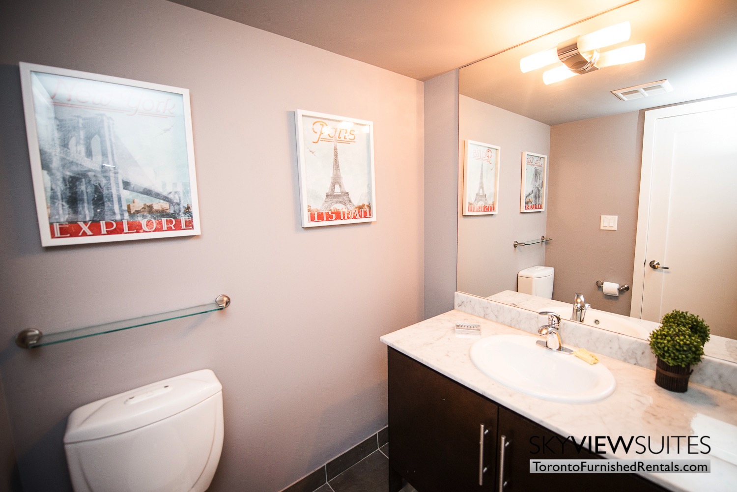 short-term-rentals-toronto-bathroom-entertainment-district