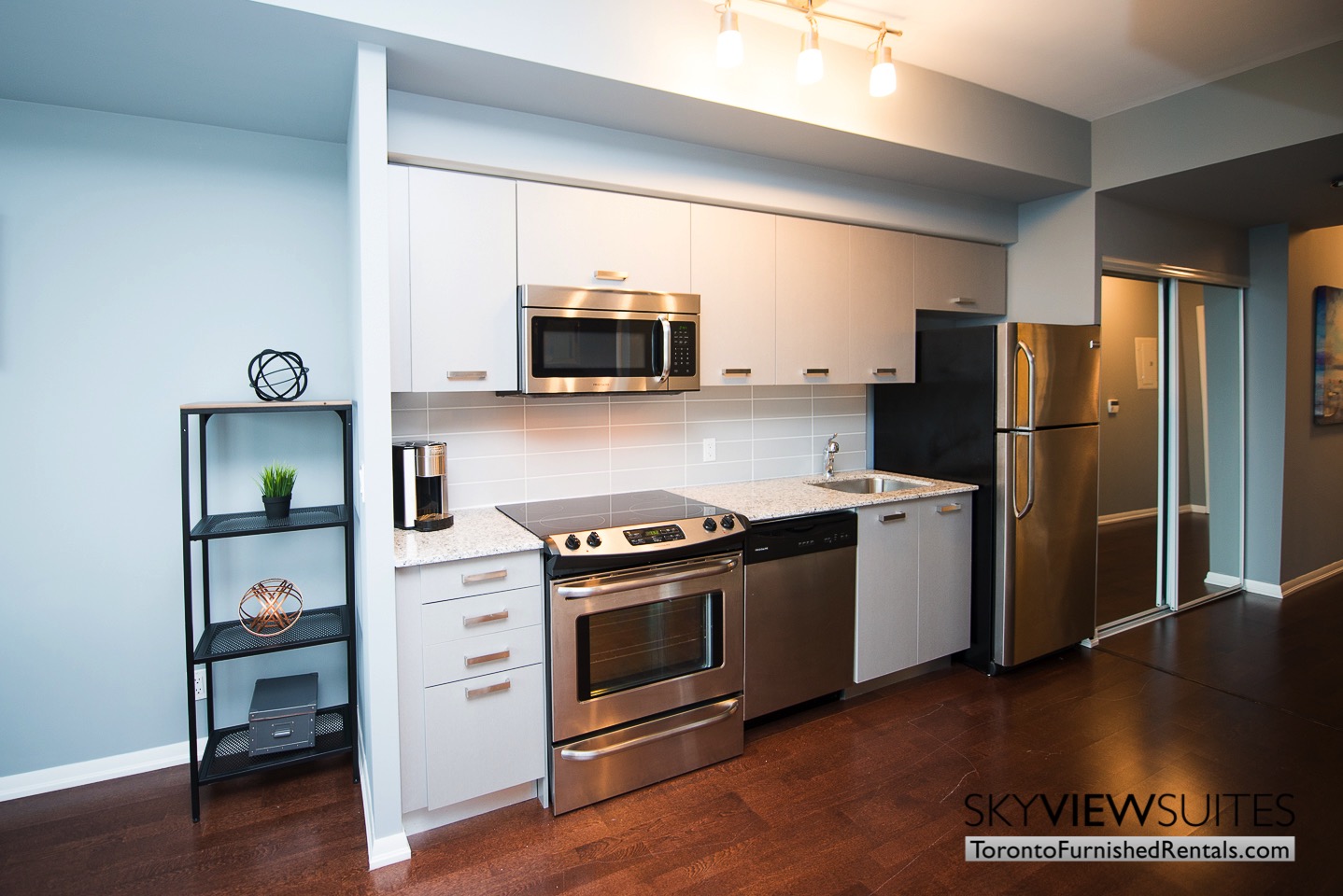 furnished-apartments-toronto-kitchen-bay-and-college