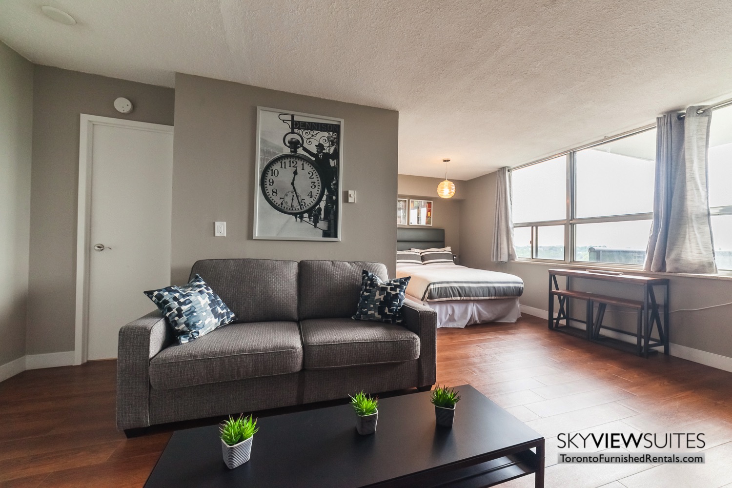 short-term-rentals-toronto-living-room-davisville