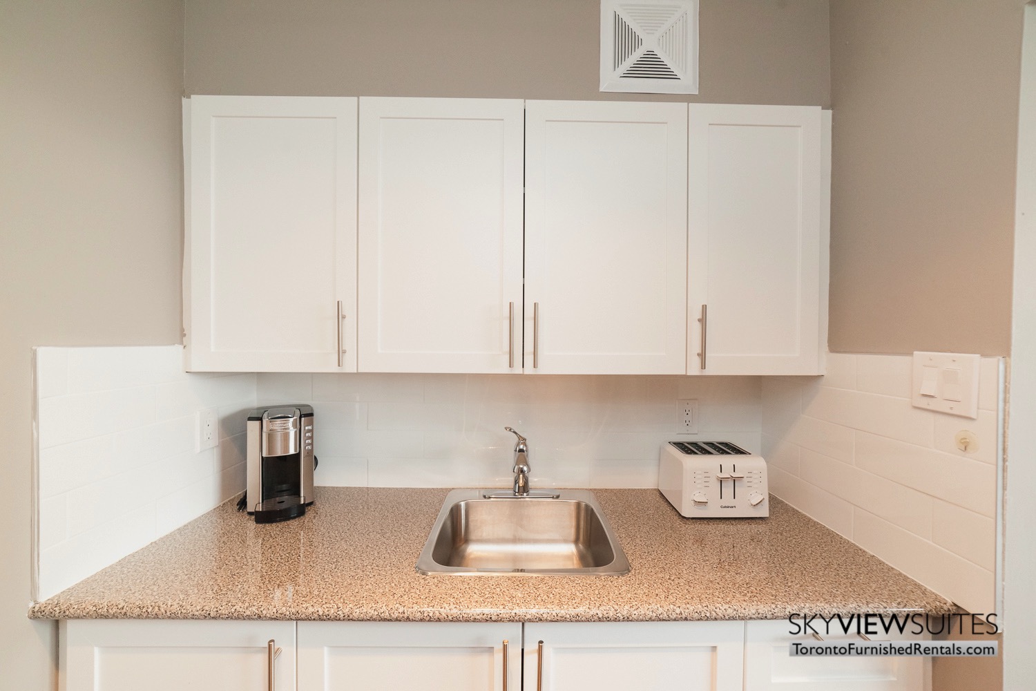 short-term-rentals-toronto-kitchen-davisville