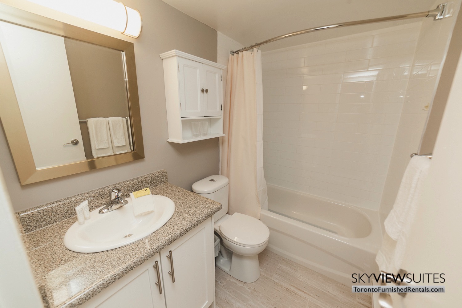 short-term-rentals-toronto-bathroom-davisville