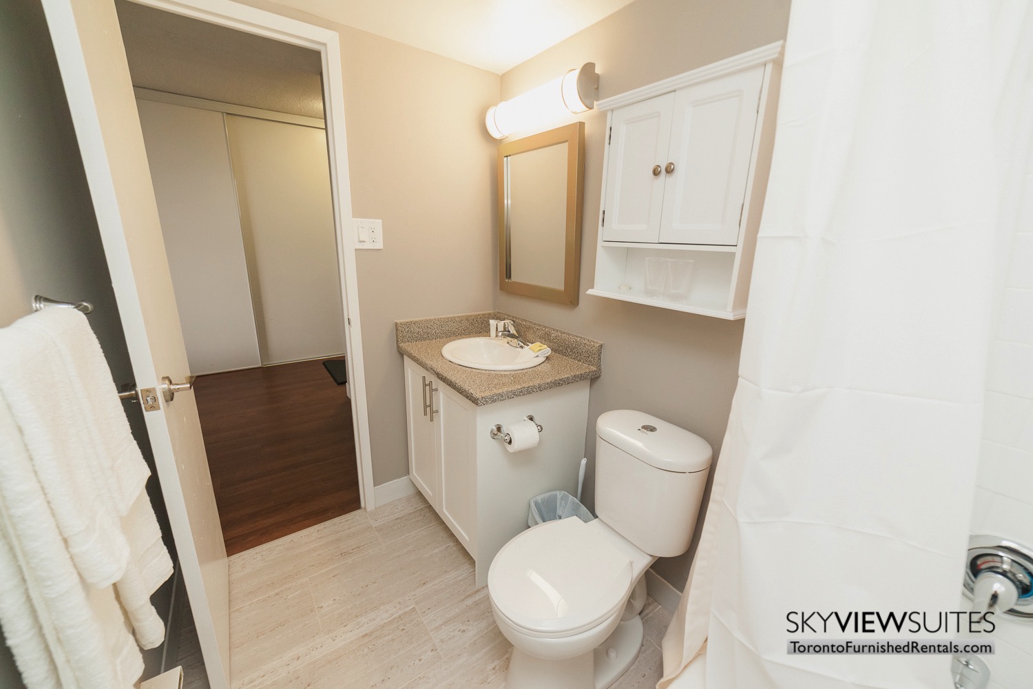 short-term-rentals-toronto-bathroom-davisville