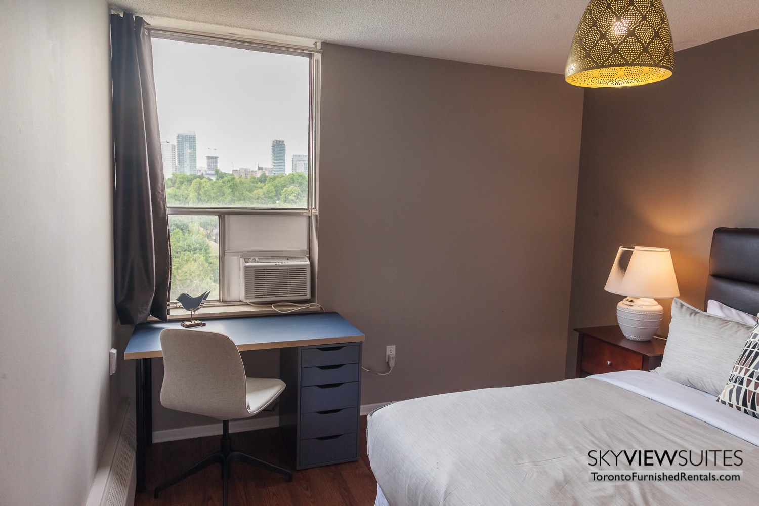 hort-term-rentals-toronto-bedroom-davisville