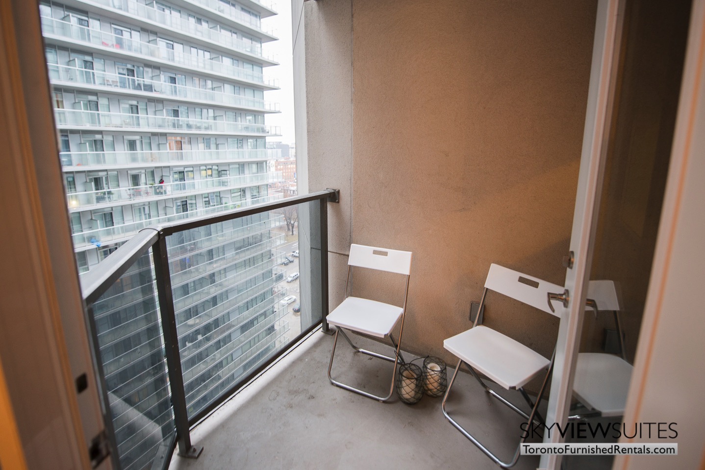 short-term-rentals-toronto-balcony-entertainment-district