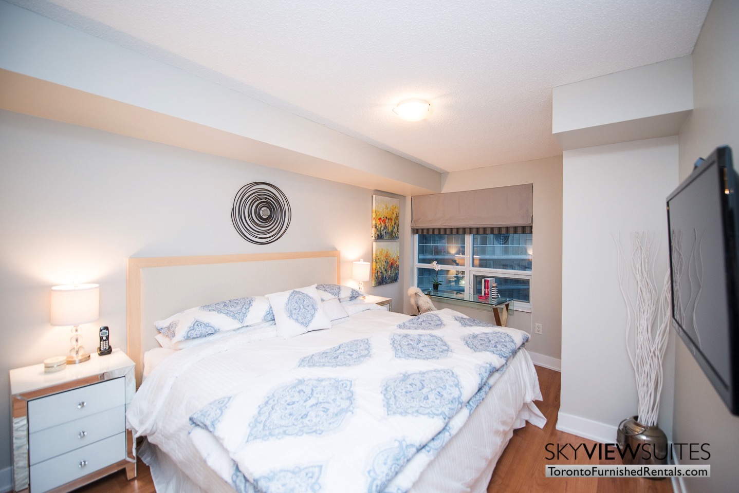 short-term-rentals-toronto-bedroom-entertainment-district