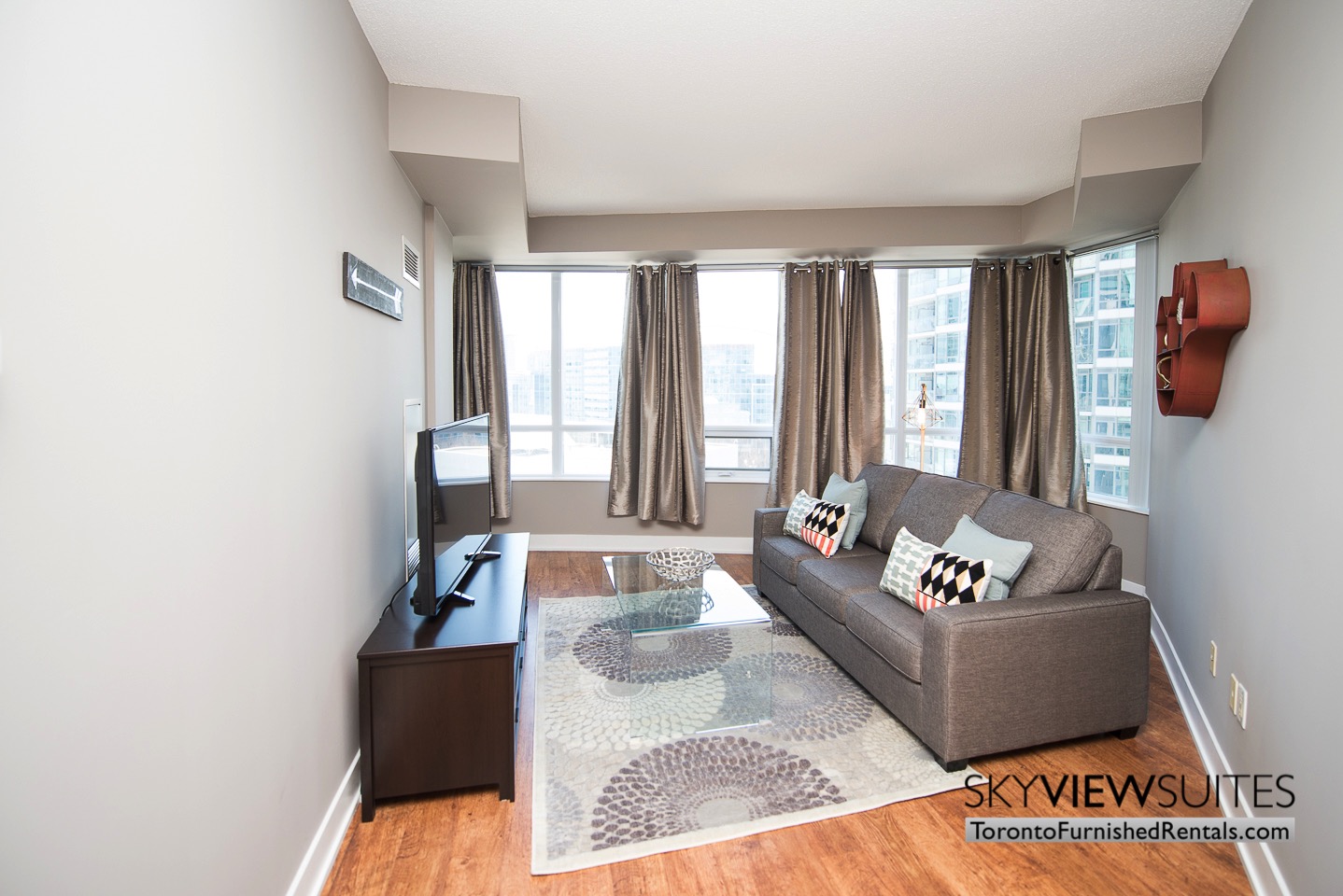 short-term-rentals-toronto-living-room-entertainment-district