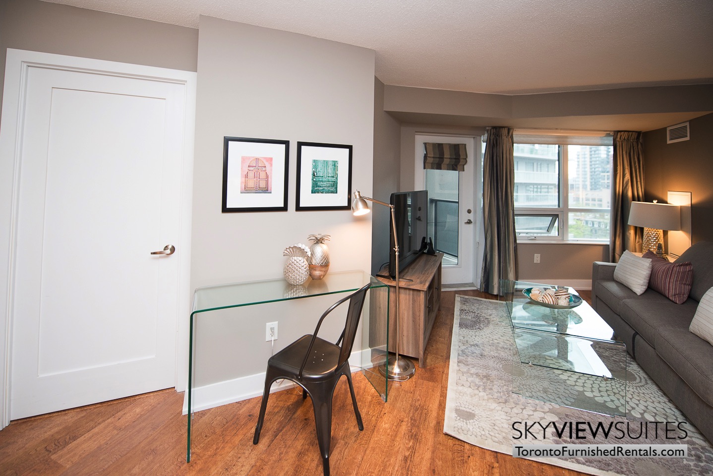 short-term-rentals-toronto-living-room-entertainment-district