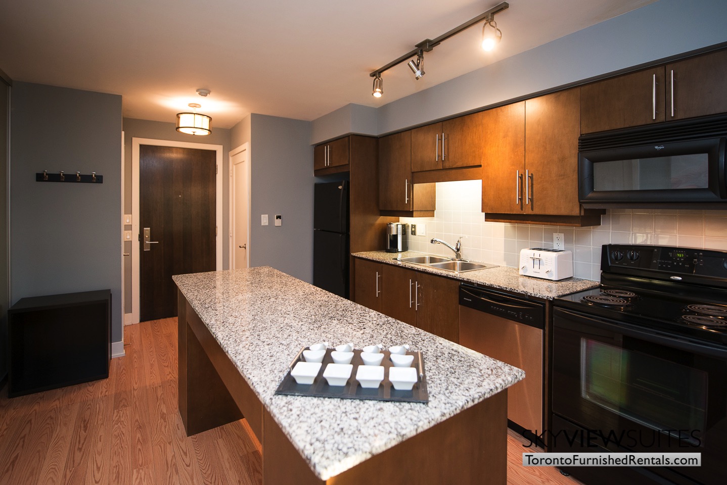 short-term-rentals-toronto-kitchen-entertainment-district