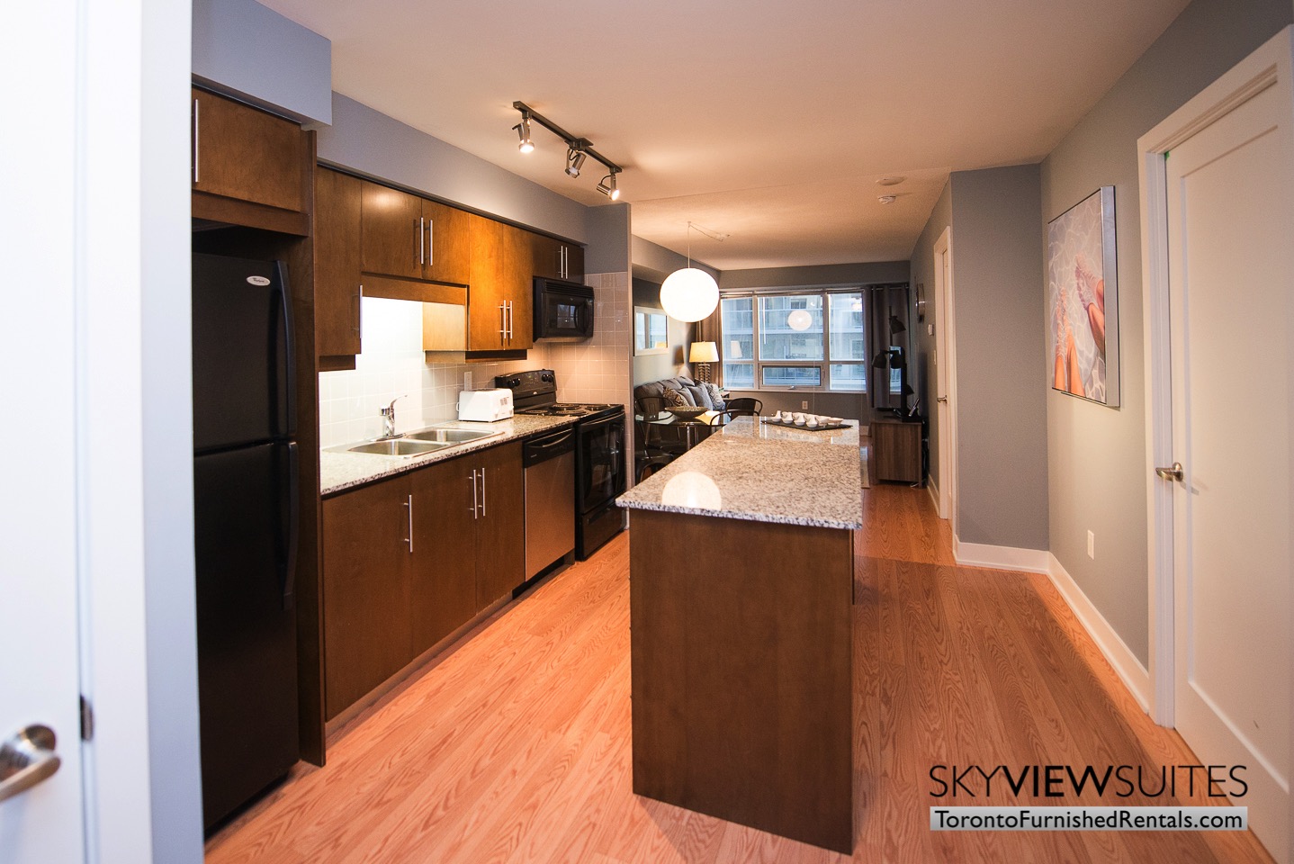 short-term-rentals-toronto-kitchen-entertainment-district