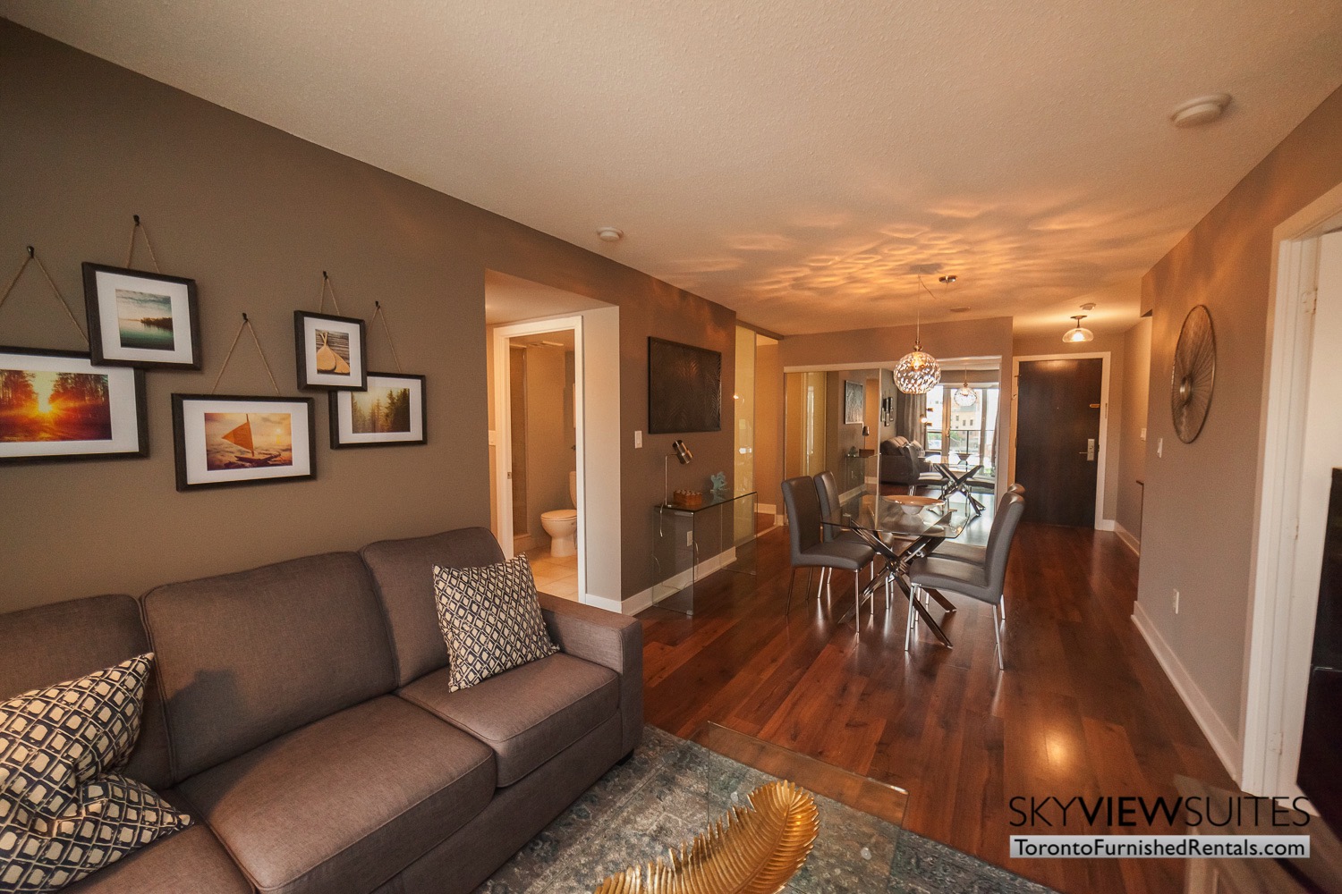 short-term-rentals-toronto-living-room-entertainment-district