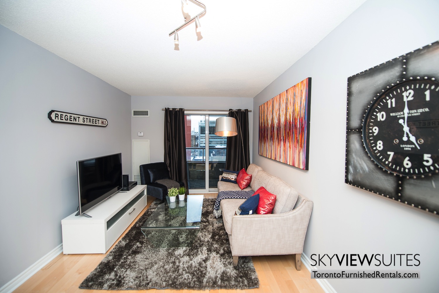 short-term-rentals-toronto-living-room-entertainment-district