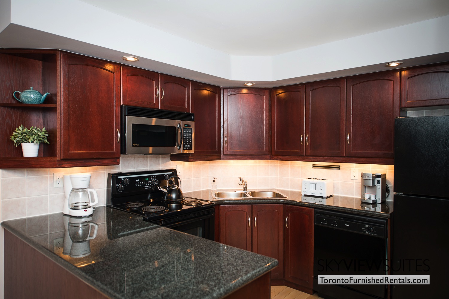 short-term-rentals-toronto-living-kitchen-entertainment-district