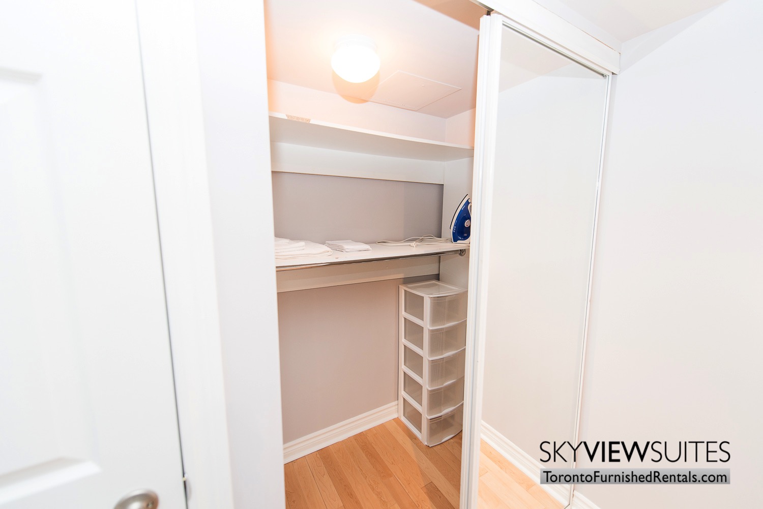 short-term-rentals-toronto-closet-entertainment-district