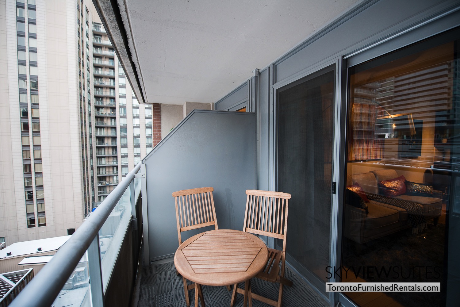 short-term-rentals-toronto-balcony-entertainment-district