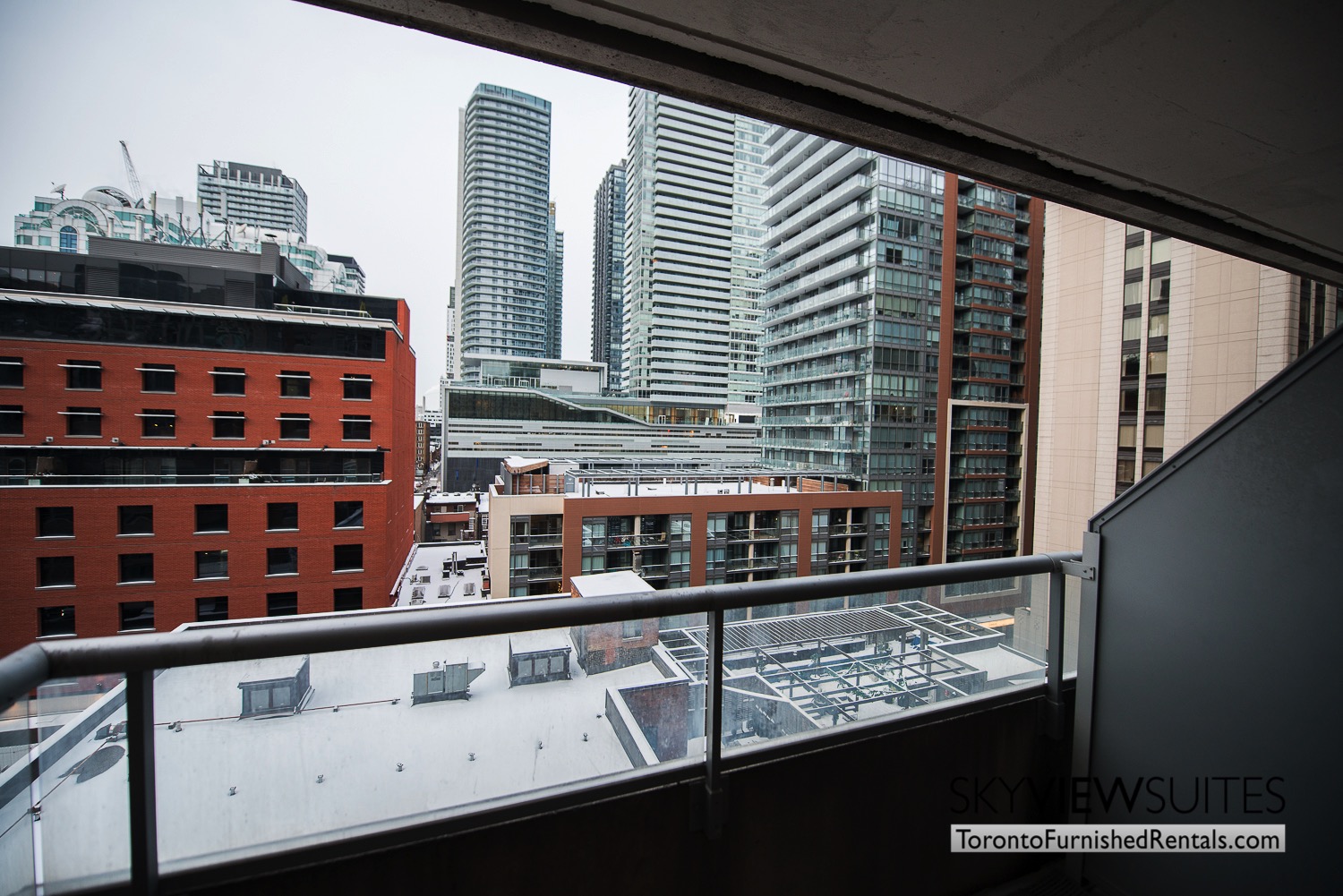 short-term-rentals-toronto-views-entertainment-district