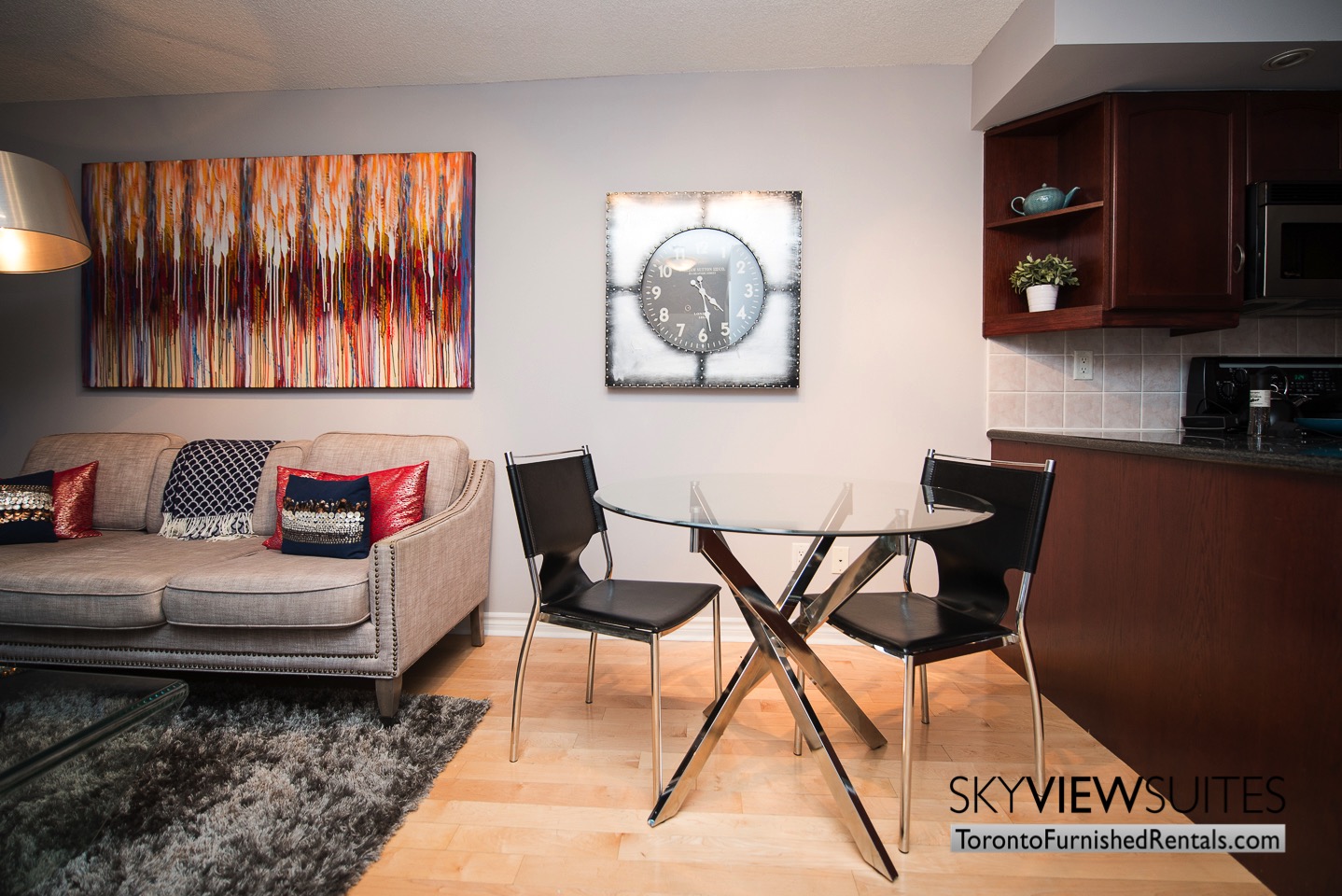 short-term-rentals-toronto-living-room-entertainment-district