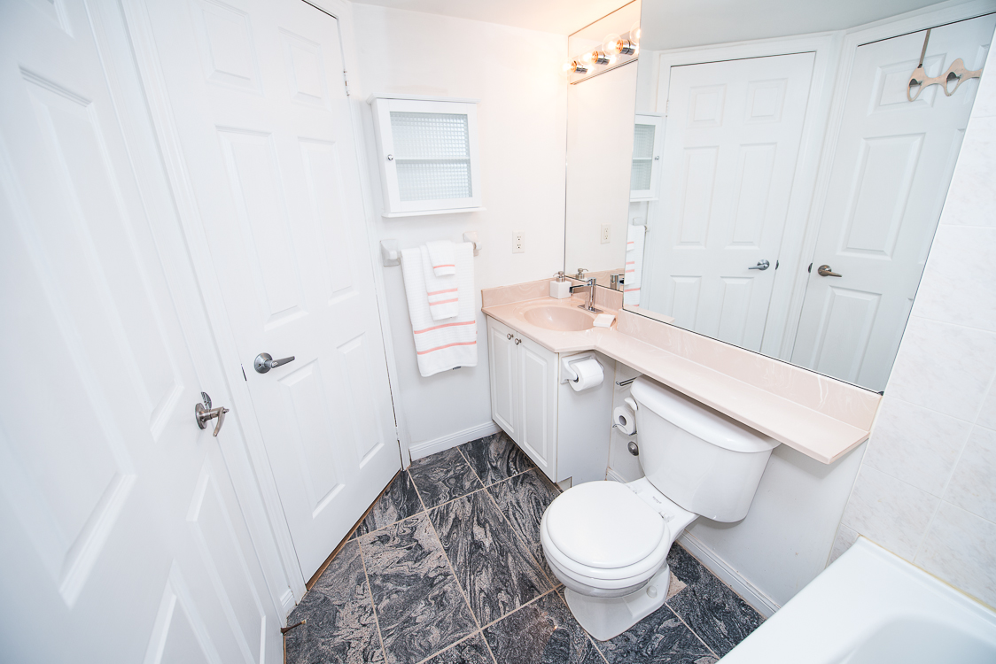 Adelaide & Sherbourne executive rentals toronto bathroom