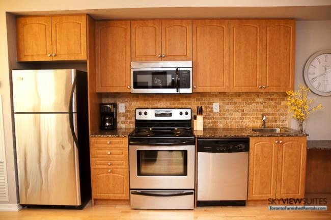 short-term-rentals-toronto-kitchen-maple-leaf-square