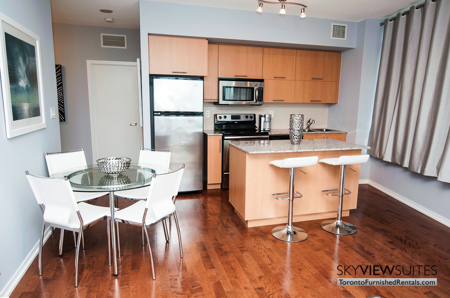 short-term-rentals-toronto-kitchen-maple-leaf-square