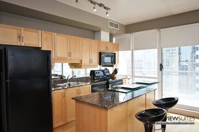 short-term-rentals-toronto-kitchen-yonge-dundas