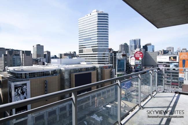 short-term-rentals-toronto-views-yonge-dundas