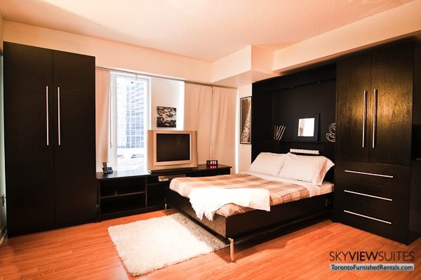 short-term-rentals-toronto-bedroom-yonge-dundas