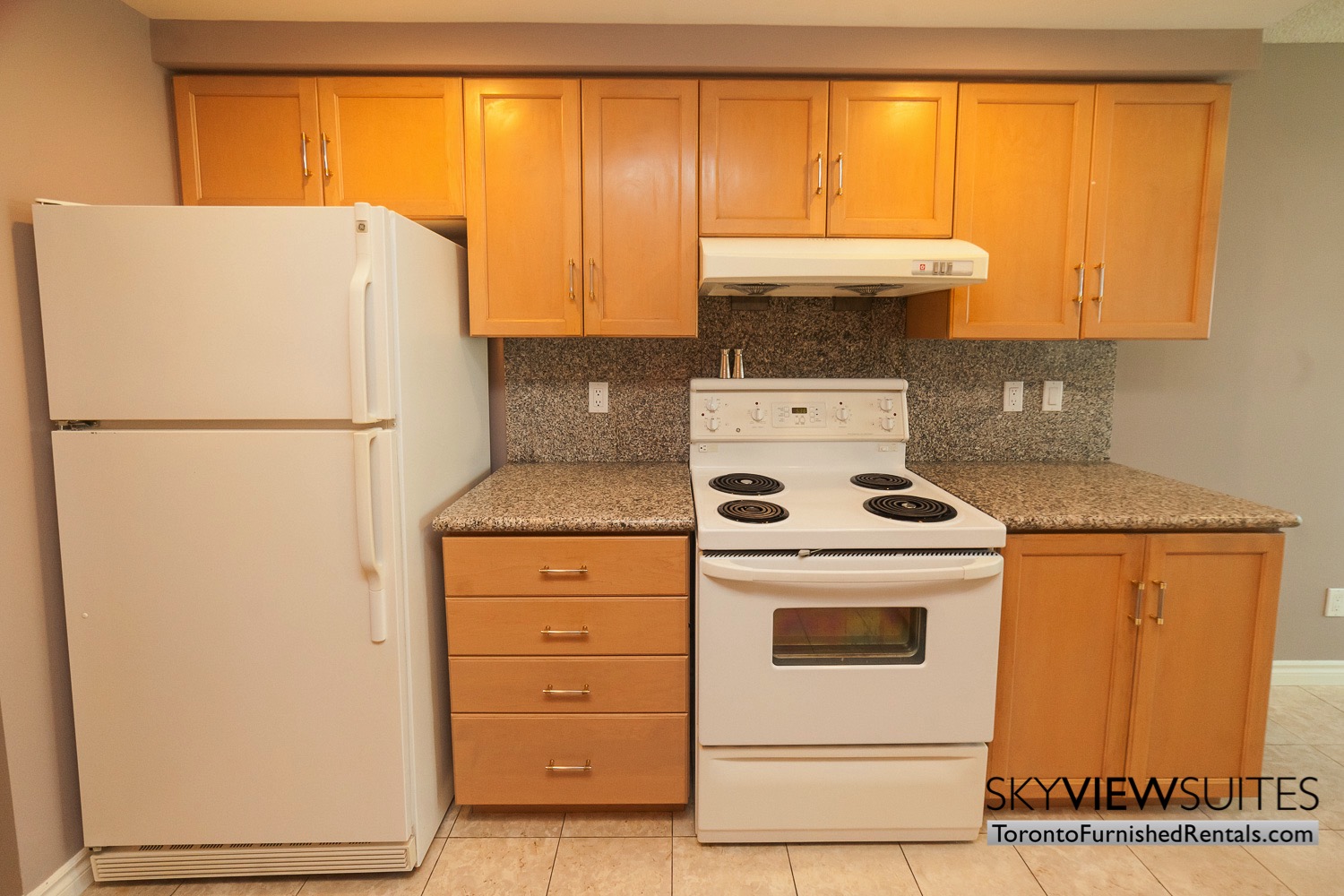 short-term-rentals-toronto-kitchen-financial-district