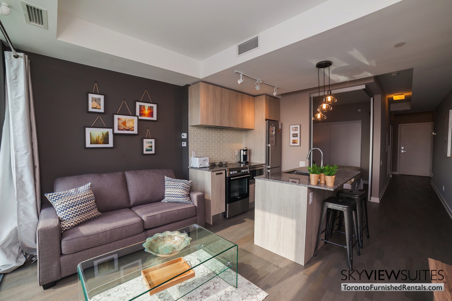 furnished-apartment- living-room-bay-and-bloor