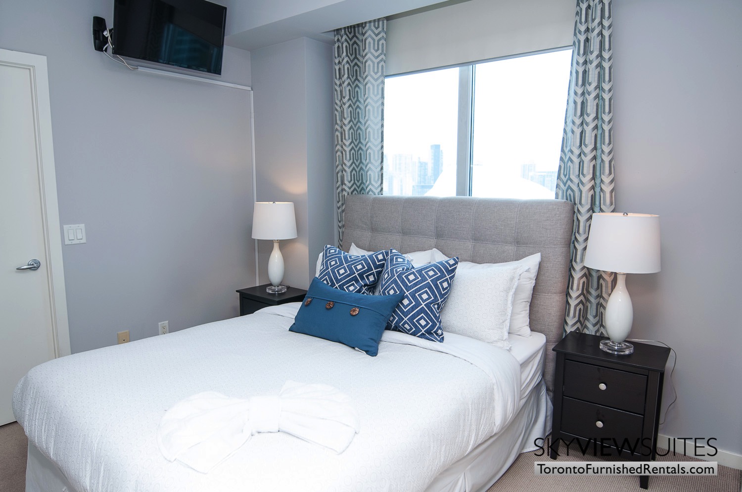 furnished-apartment- bedroom-waterfront