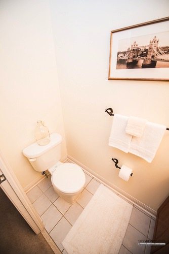 Liberty Village serviced apartments toronto bathroom